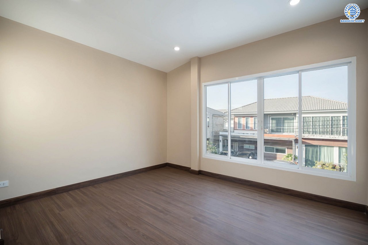 บ้านมือสองตกแต่งใหม่ โครงการ ดีซิโอ้ อรดา ราชพฤกษ์ หลังมุม เนื้อที่ 50.6 ตร.ว. ตอบโจทย์ทุกการอยู่อาศัย ฟังก์ชัน 3 ห้องนอน 3 ห้องน้ำ 2 ที่จอดรถ บรรยากาศเงียบสงบ บนทำเลเดินทางสะดวก เชื่อมต่อหลายเส้นทาง ใกล้รถไฟฟ้าสายสีม่วง "สถานีบางรักใหญ่"